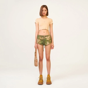 Women's outdoor camouflage cargo shorts with low-waist design and trendy athletic style