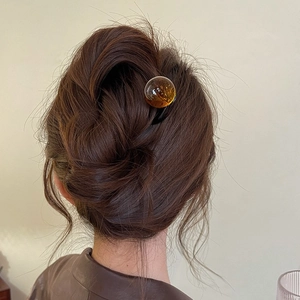 Épingle à cheveux rétro en U avec perle en résine ambre pour chignon minimaliste