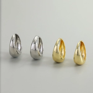 Polished S925 sterling silver water drop earrings in gold and silver finish