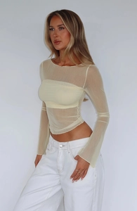 Détail du haut court en mesh jaune transparent avec bandeau assorti pour femmes