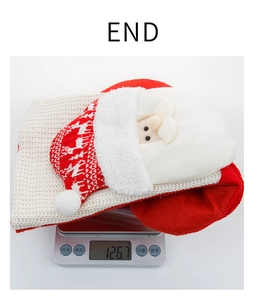 Großer gestrickter Weihnachtssumpf mit Weihnachtsmann-Design, ideal für Geschenke und Süßigkeiten.