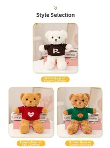 Trois ours en peluche portant divers pulls en tricot avec lettre R et motifs de coeur