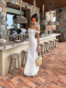 Robe Longue Élégante En Dentelle Blanche Épaules Dénudées Dos Nu Taille Haute Coupe Ajustée Pour Vacances Et Soirée