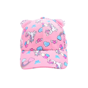 Berretto rosa per bambini con orecchie 3D e stampe a cartoni di unicorno su sfondo bianco