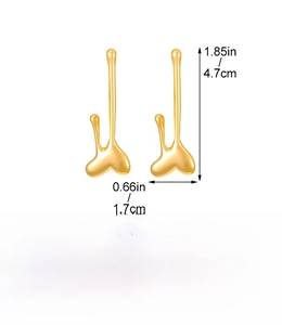 Detailed size chart of golden liquid metal heart earrings with 4.7cm height and weight specs