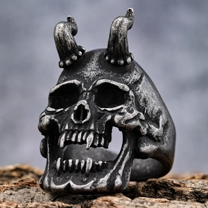 Retro punk bull horn skull ring in antique silver finish for men on wood base