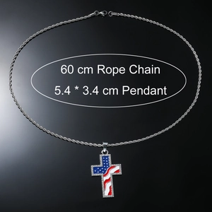 Pendentif croix drapeau américain avec chaîne torsadée de 60cm et détails brillants