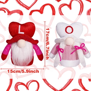 Detailed size specifications for Valentine gnomes with heights of 17cm and widths of 15cm