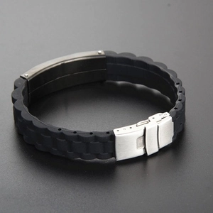Bracelet homme en silicone noir à motif ondulé avec fermoir en acier inoxydable
