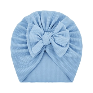 Gorro para bebé azul claro en punto de gofre con lazo grande para recién nacidos