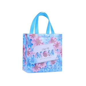 Blue non-woven Mother's Day gift bag with floral print and I love my MOM greeting