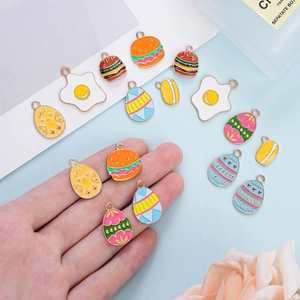 Bunte Emaille-Anhänger im Osterei- und Burger-Design für DIY-Schmuck und Keychains