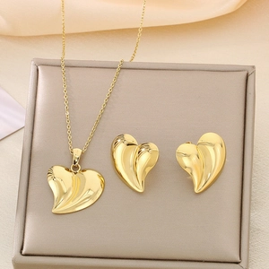 3D Texturiertes Herz Halskette Und Ohrringe Schmuck 18K Vergoldet Edelstahl Elegante Herzform Für Frauen