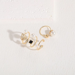 Luxus 14K vergoldetes Ring-Set mit Perlen, Zirkonia und Schmetterling-Design-Detail