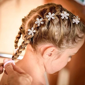 Elegant white pearl flower hair claw clip for women featuring five-petal floral design