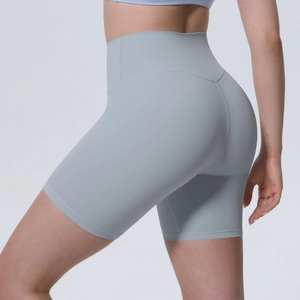 Détail du short de yoga sans couture à taille haute avec couture galbante et tissu mat