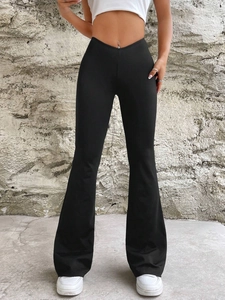 Pantaloni yoga neri da donna con vita a V e design a zampa sottile per l'estate