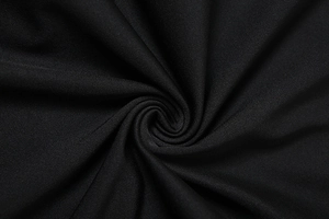 Détail de la texture du tissu en maille noire et de la structure de tricot fine