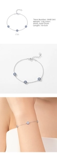 Dettaglio macro del bracciale occhio greco in argento S925 con zirconi blu da 5,7mm