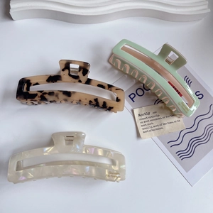 Three-piece acetate hair claw set featuring tortoiseshell and pearl patterns in minimalist style