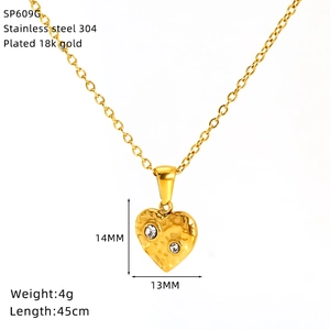 Detail of 18K gold-plated stainless steel heart necklace with dimensions and weight info