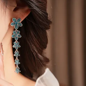 Boucles d'oreilles pendantes vintage à fleurs en zircon avec cristaux bleus