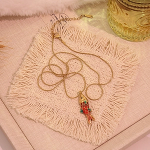 Collier à pendentif carpe koi vintage en acier inoxydable avec écailles émaillées