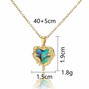 Detail view of heart pendant necklace with dimensions and weight measurements