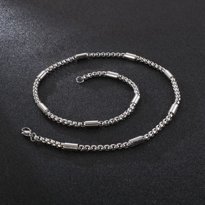 Collier minimaliste en acier inoxydable argenté avec perles cylindriques
