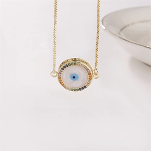 Elegante goldene Evil-Eye-Halskette mit bunten Zirkonia und blauem Emaille-Anhänger