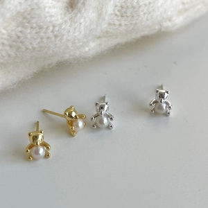 Cute S925 silver teddy bear pearl stud earrings available in gold and silver finishes