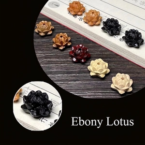 Vue macro de perles de lotus en ébène sculptées à la main pour bijoux DIY détaillés