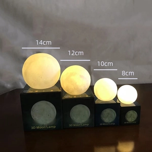 Comparison of 3D moon lamps in four sizes: 14cm, 12cm, 10cm, and 8cm with boxes