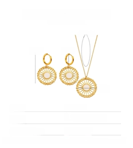 Dimensions du set de bijoux en acier inoxydable 18K avec collier pendentif et boucles