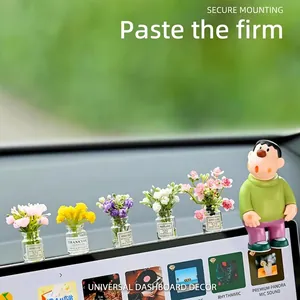Mini vases à fleurs lumineux avec figurine d'anime sur tableau de bord pour décor