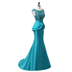 Robe de soirée sirène bleu paon avec broderie en dentelle et détail de basque