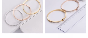 Size measurement of minimalist steel bracelets with square zircon and rhinestone accents