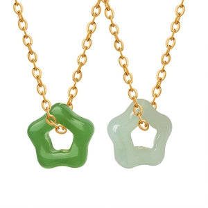 Magnifique collier pendentif en jade Hetian étoile creuse avec chaîne dorée pour femme