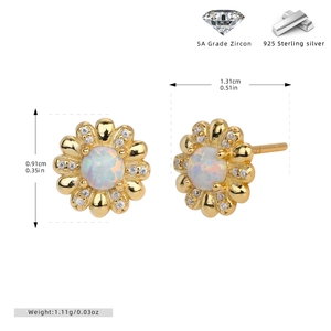 Makroaufnahme von S925 Silber Sonnenblumen-Ohrsteckern mit Opal und 5A Zirkonia