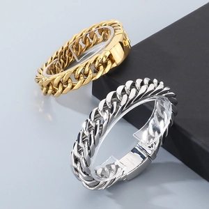 Macro shot of 16mm stainless steel curb chains in gold and silver showing heavy link detail