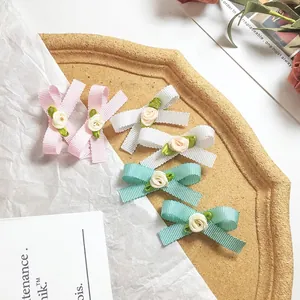 Lot de barrettes à nœuds pastel avec roses en tissu rose, blanc et vert menthe