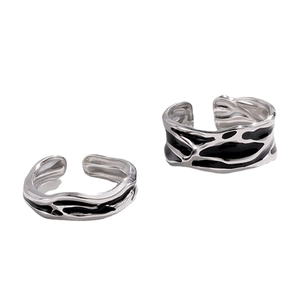 Minimalist silver stainless steel open couple rings with black enamel streamline texture