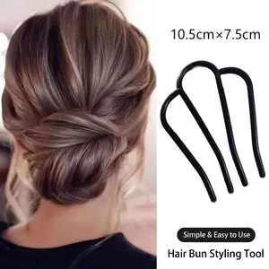 Détail du peigne à cheveux noir en forme de U à 4 dents avec dimensions 10,5 cm x 7,5 cm