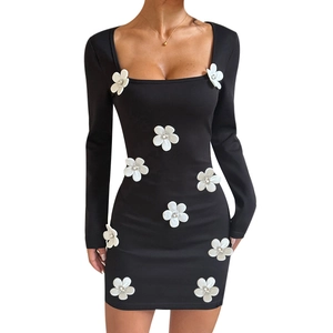 Mini robe moulante noire sexy avec appliques de fleurs 3D et manches longues pour femmes