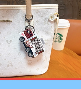Creative alloy food pull-back car keychain, cute and fun decompression toy pendant for gifts.