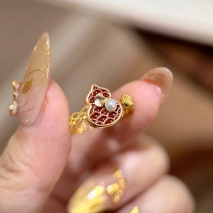 Wu Lou Offener Ring 18K Vergoldet Rote Emaille Hohl Gewebtes Band Weiße Künstliche Perle Verstellbar Vintage Schmuck