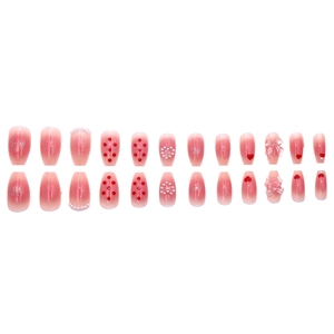 Unghie finte rosa sfumato con fiocchi 3D, perle, motivi a cuore e finitura glitter argento