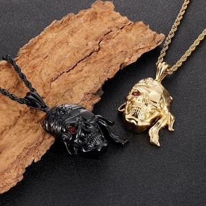 Détails des pendentifs tête de mort pirate vintage en noir et or avec yeux rouges