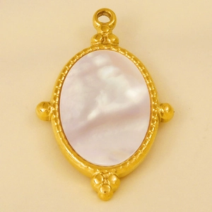 Detailed macro view of 304 stainless steel oval pendant with white shell and golden frame