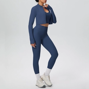 Completo yoga 3 pezzi con giacca zip a maniche lunghe, reggiseno sportivo e leggings